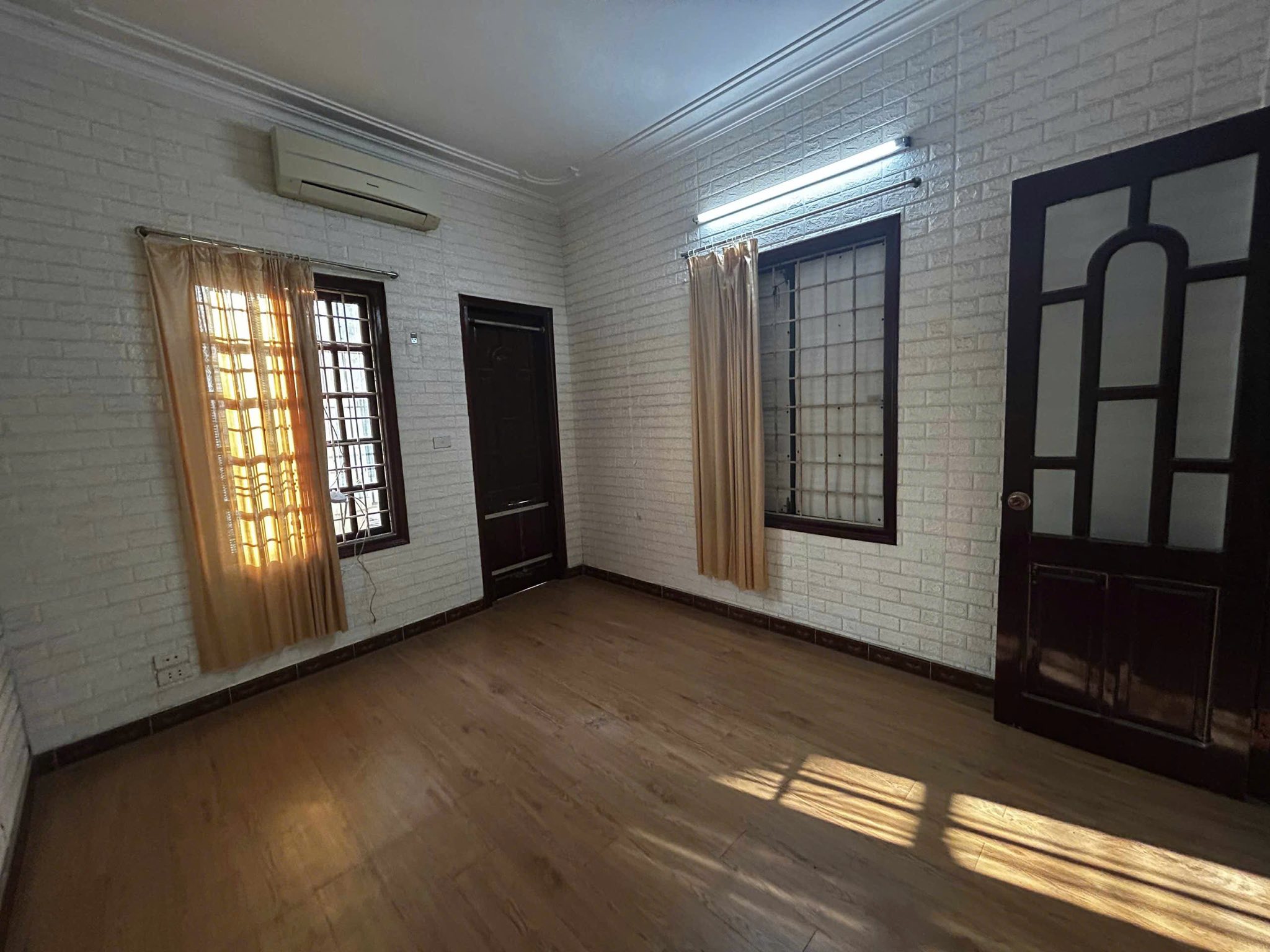 Cho thuê nhà ngõ 109 Nguyễn Trãi, 4 tầng x 40m2, 3 WC, 12.5 triệu - Ảnh 2